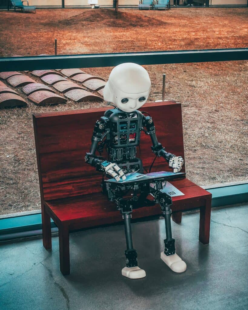 Concepto de marketing digital e inteligencia artificial: el archivo llms.txt que enseña a ChatGPT, Claude y Perplexity a hablar de tu marca