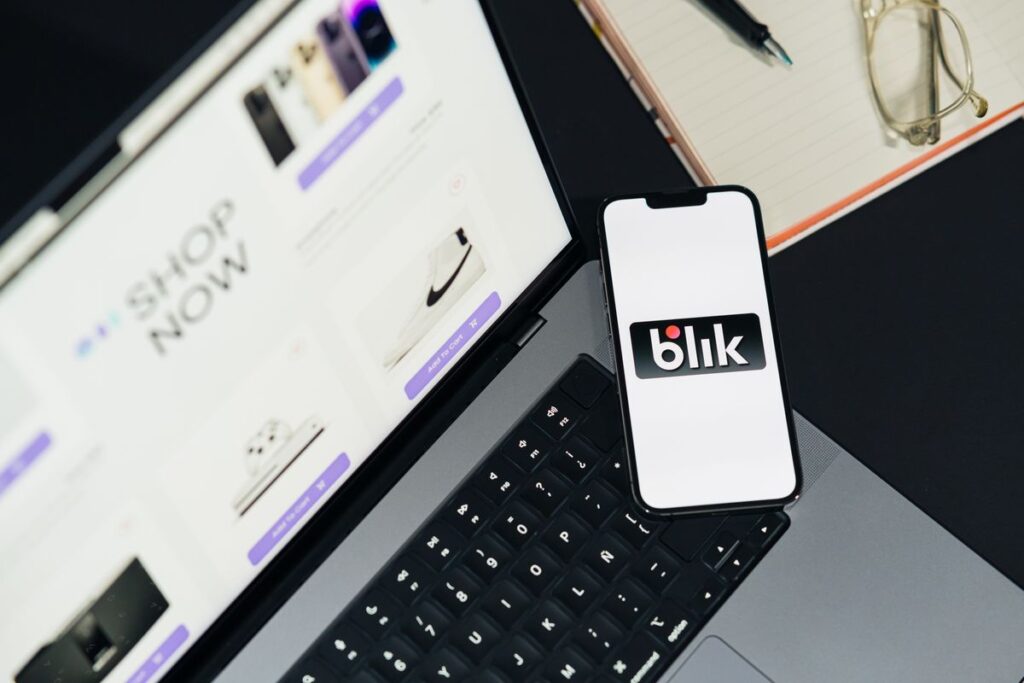 Compra mediante social commerce con IA en un smartphone en 2026
